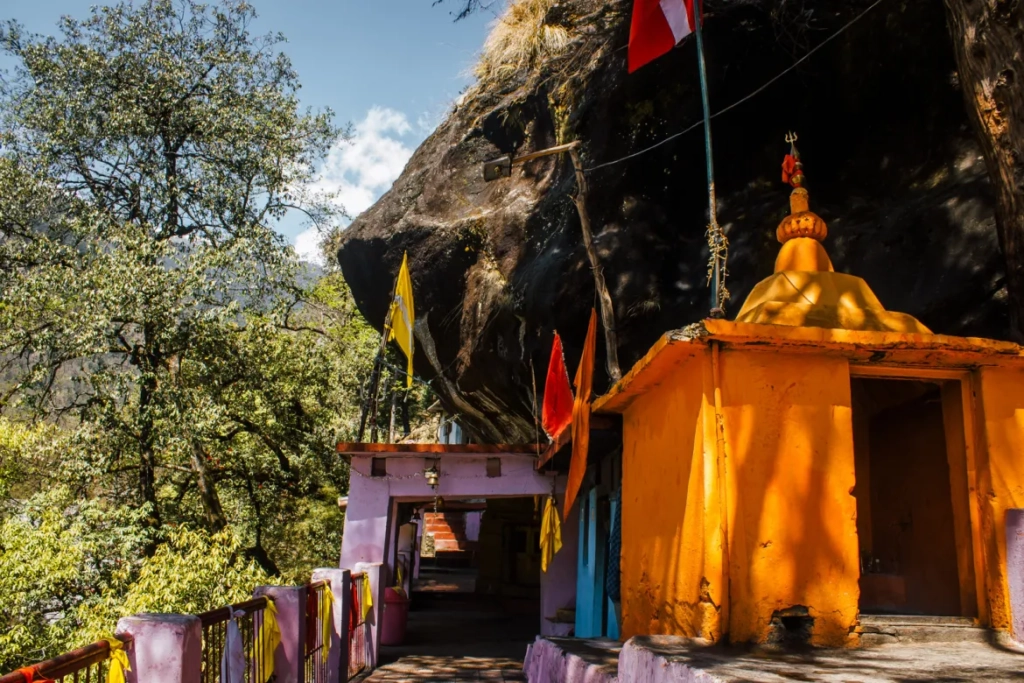 Kalpeshwar cave temple entrance